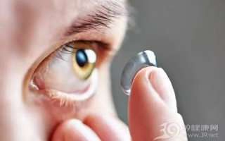 带隐形眼睛怎么清洗，带隐形眼睛怎么清洗视频